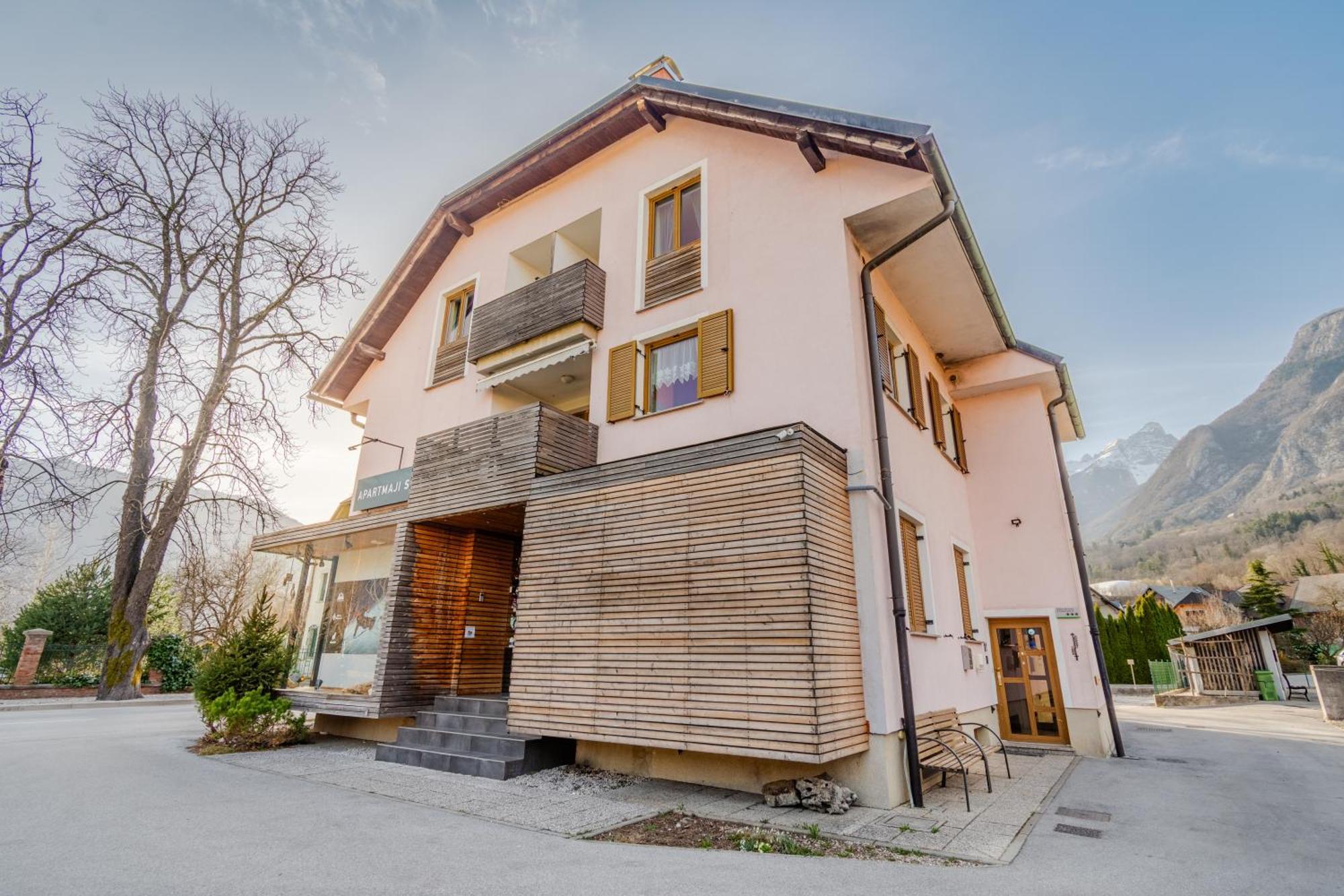 Apartments Skok With Rafting And Free Parking 博维茨 外观 照片